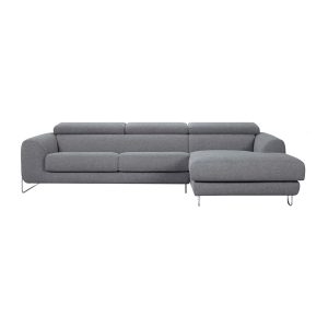 Sofá com chaise longue revestido a tecido, com pés e detalhes curvos em aço. O design exclusivo deste sofá, permite que tenha o descanso que merece.